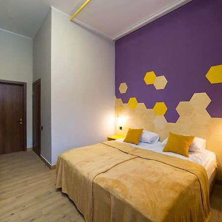 Hotel Bee Station Kiev Bagian luar foto