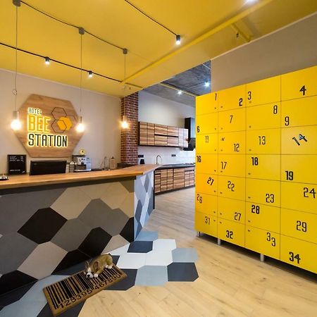 Hotel Bee Station Kiev Bagian luar foto