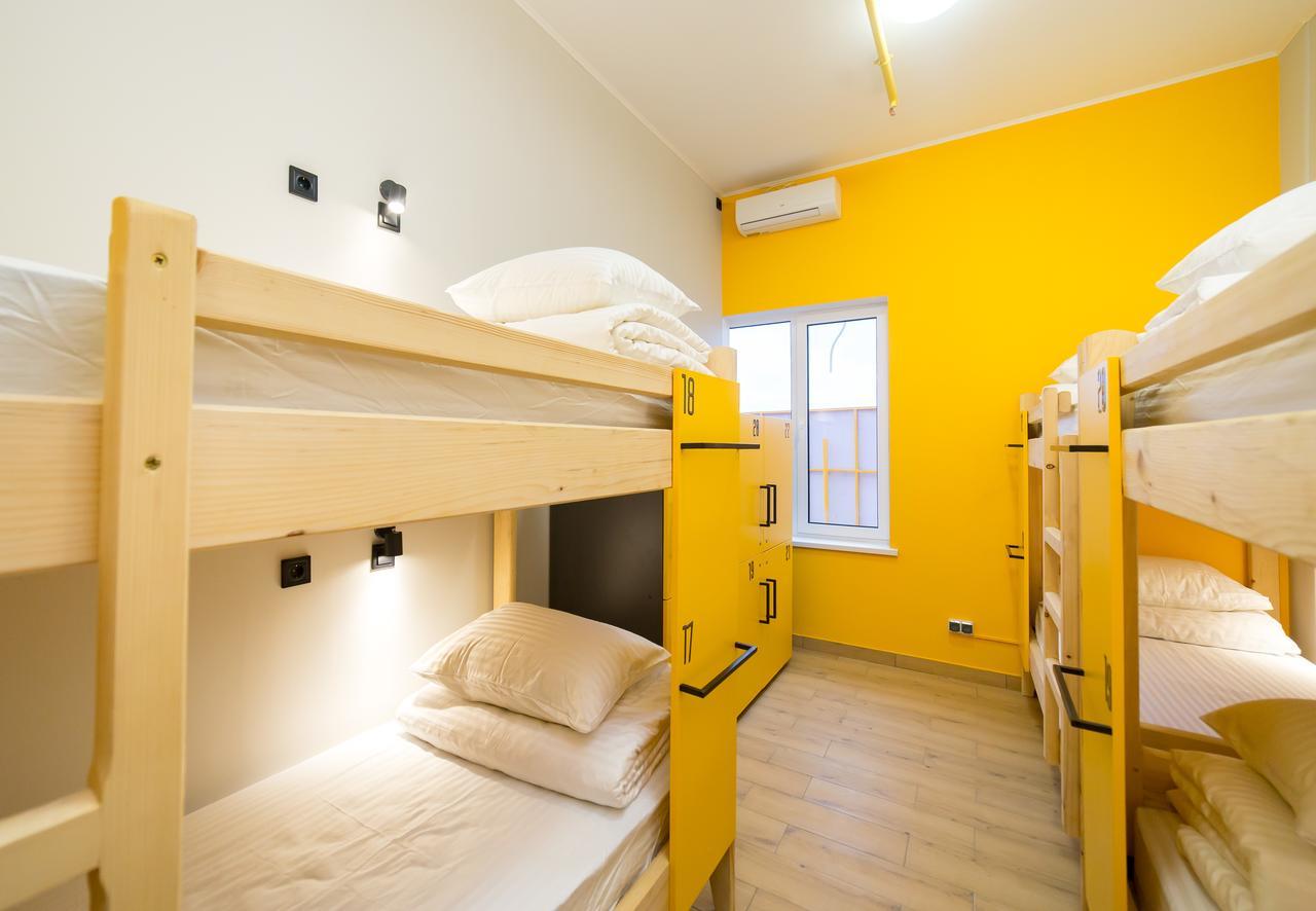Hotel Bee Station Kiev Bagian luar foto