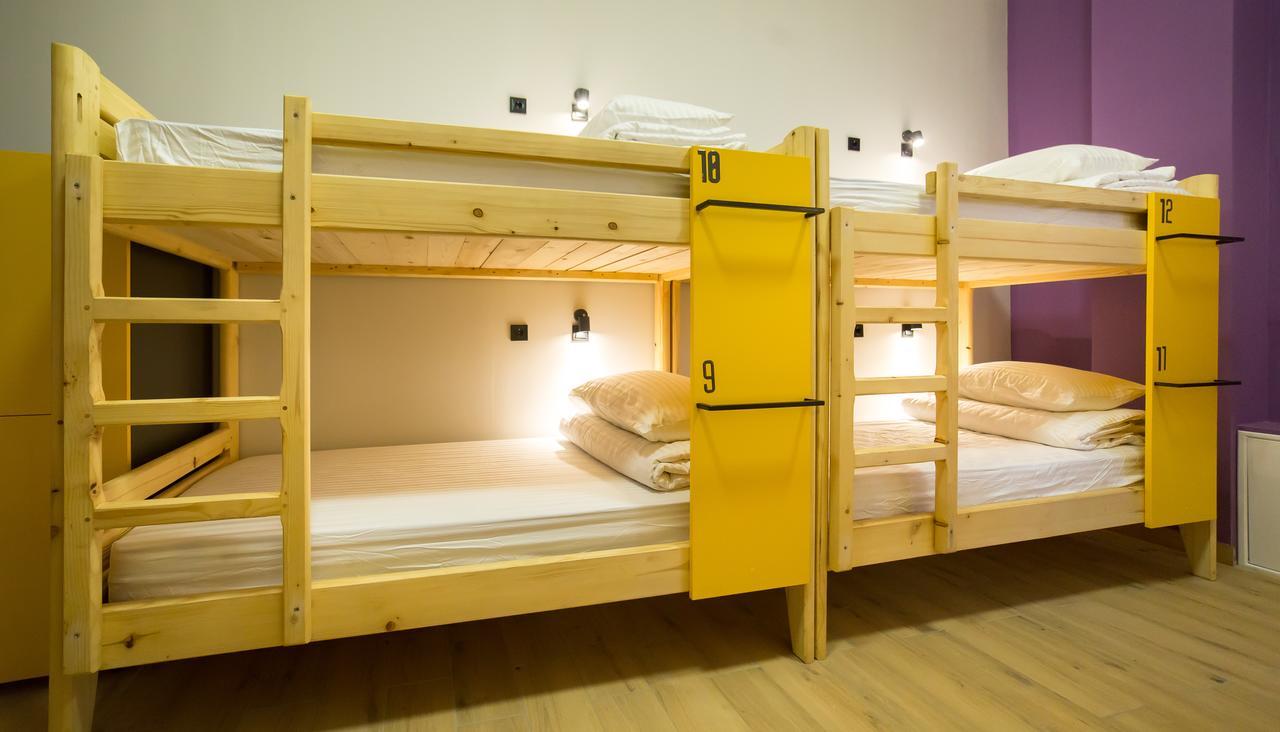 Hotel Bee Station Kiev Bagian luar foto