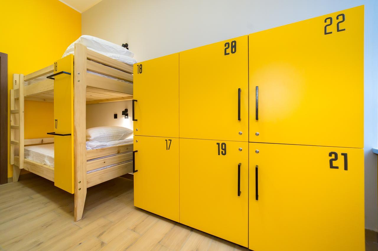 Hotel Bee Station Kiev Bagian luar foto