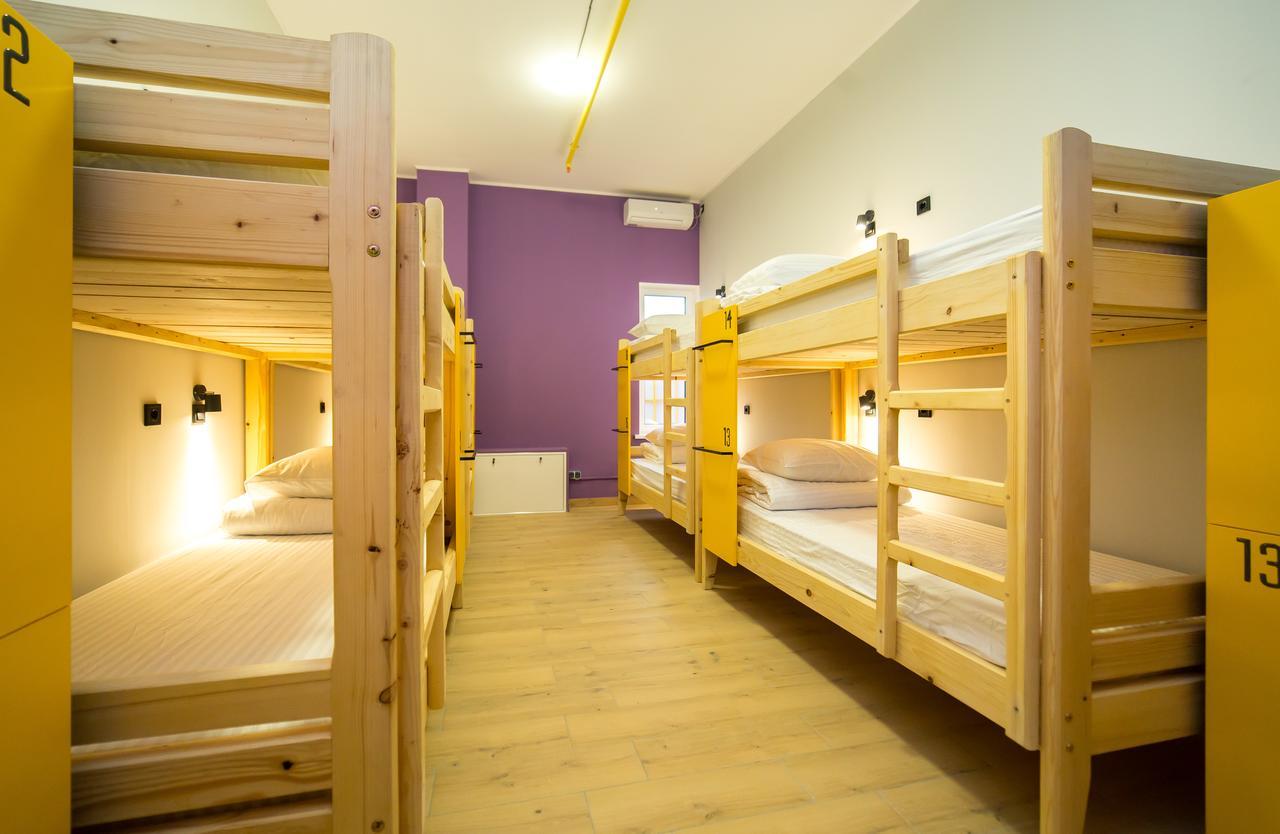 Hotel Bee Station Kiev Bagian luar foto