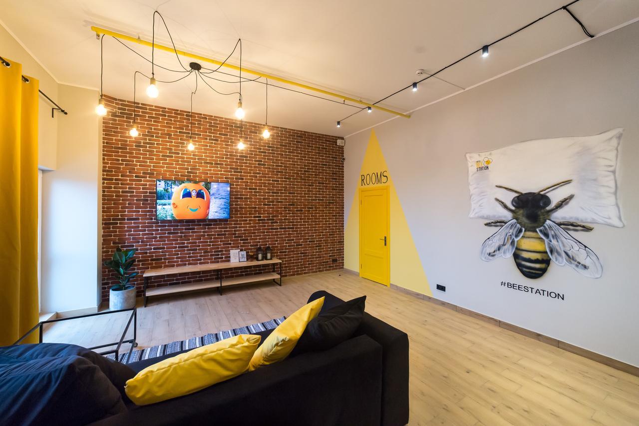 Hotel Bee Station Kiev Bagian luar foto