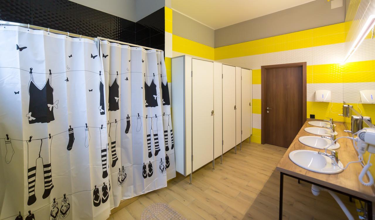 Hotel Bee Station Kiev Bagian luar foto