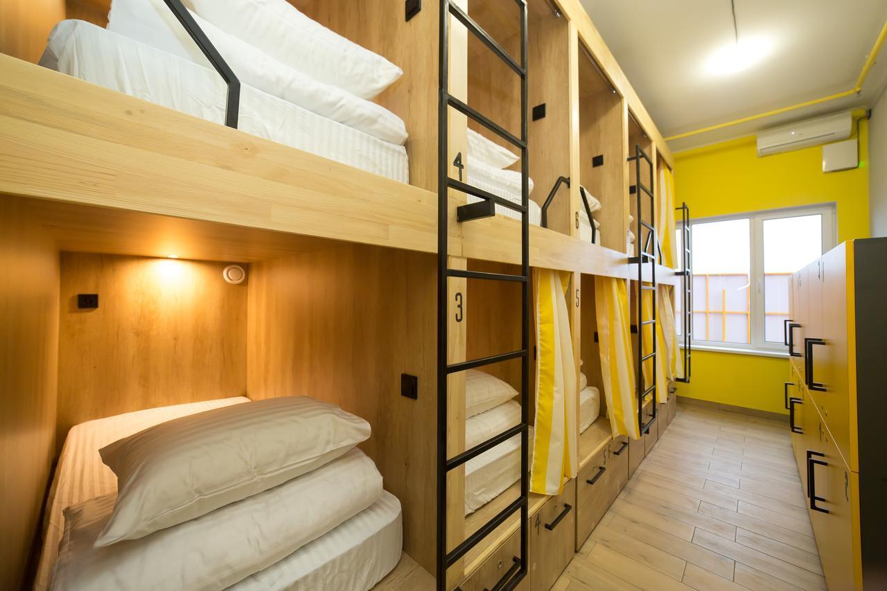 Hotel Bee Station Kiev Bagian luar foto