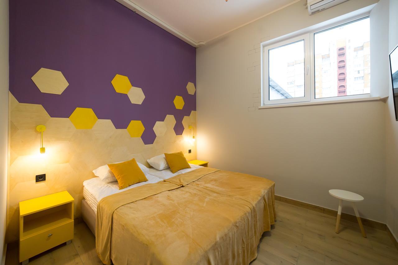 Hotel Bee Station Kiev Bagian luar foto