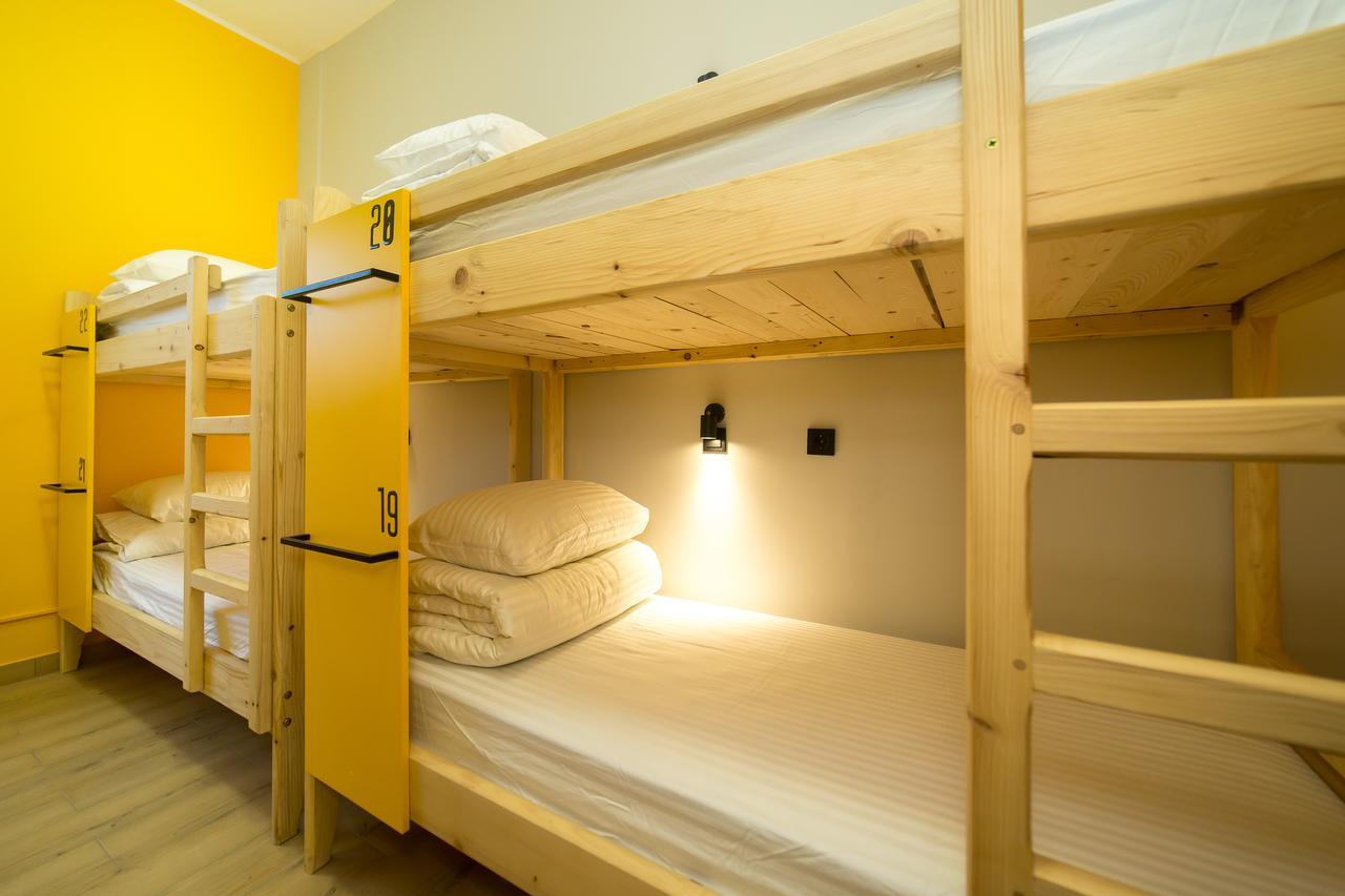 Hotel Bee Station Kiev Bagian luar foto