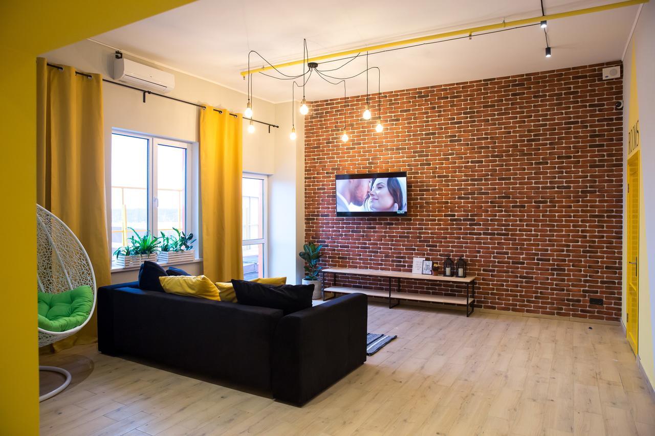 Hotel Bee Station Kiev Bagian luar foto
