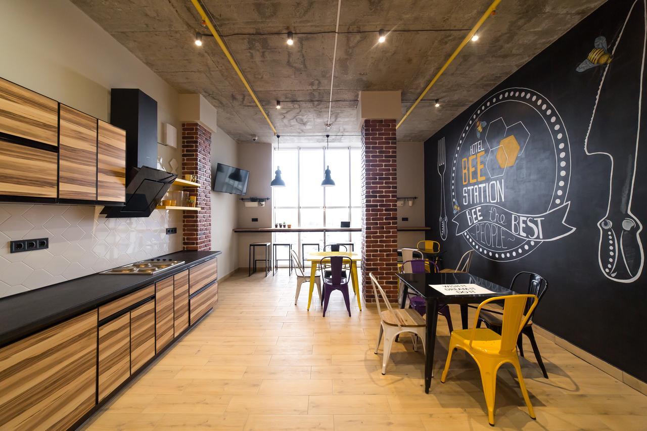 Hotel Bee Station Kiev Bagian luar foto