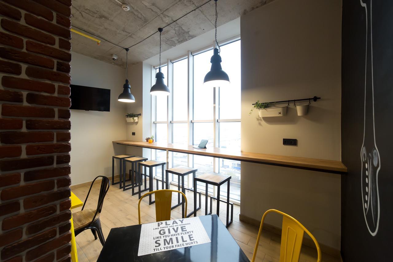 Hotel Bee Station Kiev Bagian luar foto